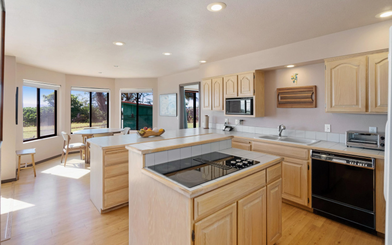 2160 Kamehameha V Hwy, Kaunakakai, Hawaii 96748, 6 Bedrooms Bedrooms, ,3.5 BathroomsBathrooms,House,For Sale,Kamehameha V Hwy,1,1193